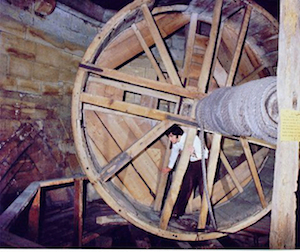 Lifting wheel